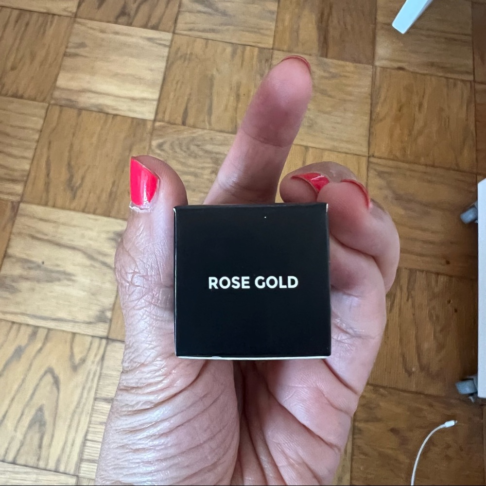 Saint luxe rose gold liquid glow, NEW - Picture 3 of 5